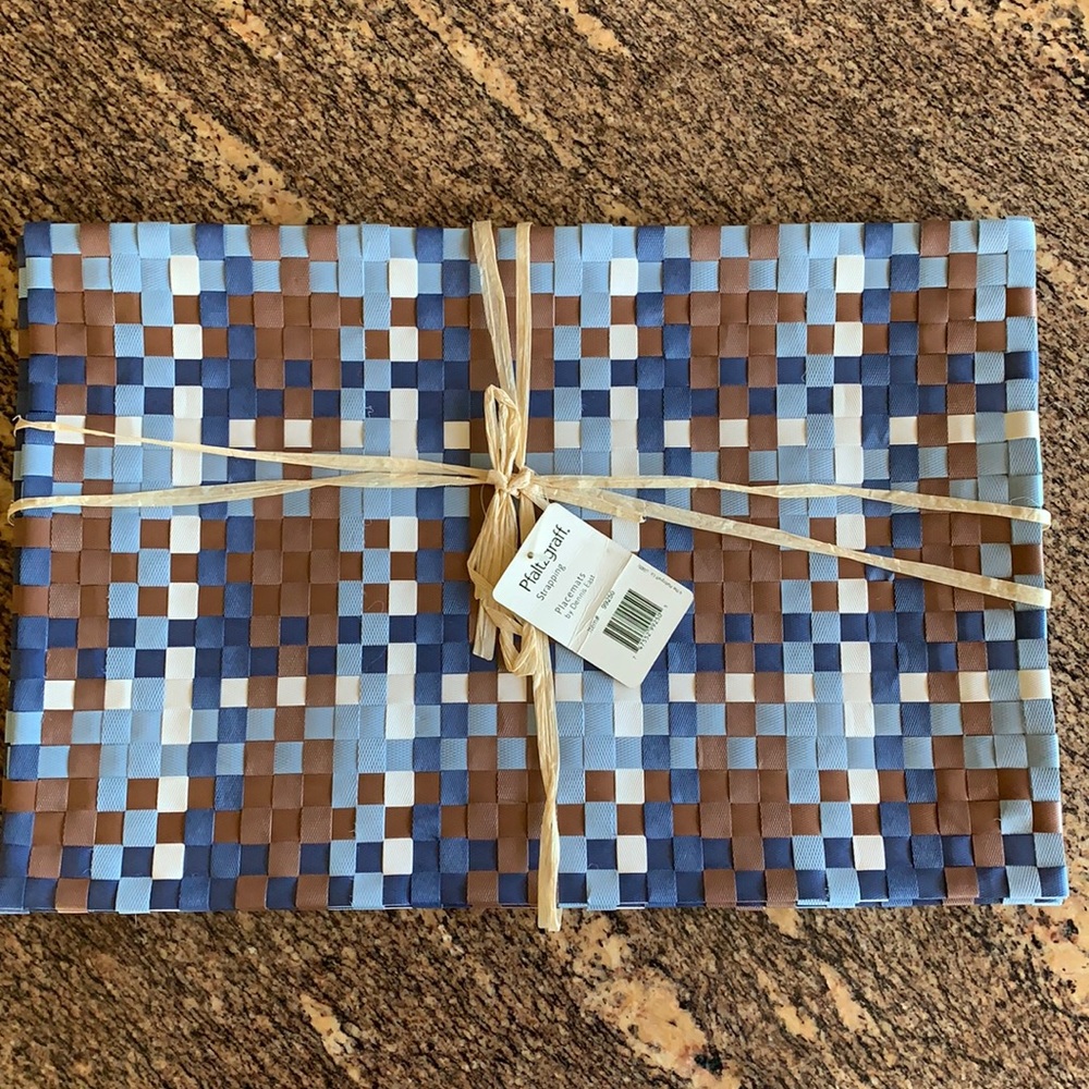 4 pfaltzgraff placemats.